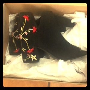 new Kenneth Cole embroidered peep toe booties